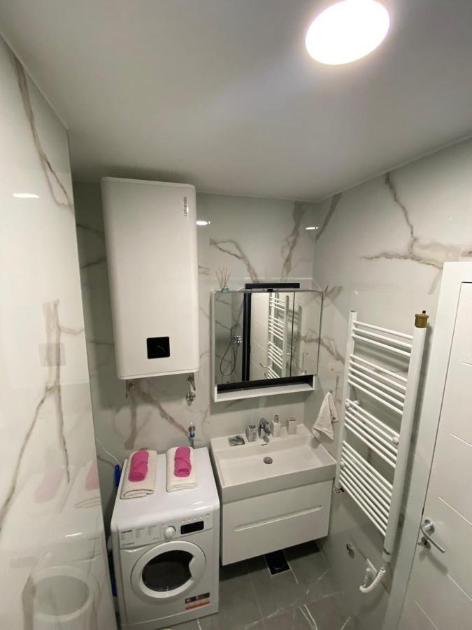 Apartman Cristal Lux เทรบินเย ภายนอก รูปภาพ