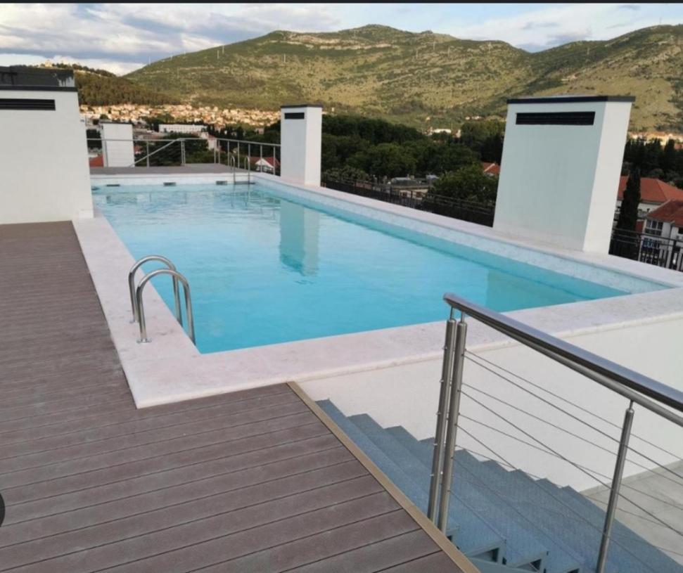 Apartman Cristal Lux เทรบินเย ภายนอก รูปภาพ