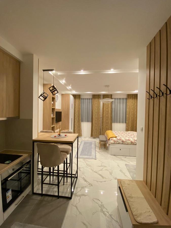 Apartman Cristal Lux เทรบินเย ภายนอก รูปภาพ